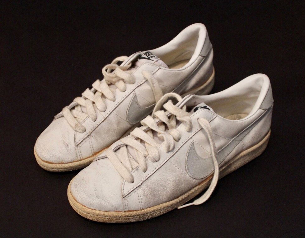 What should you look for in a tennis shoe?